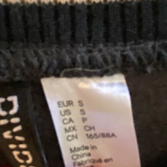 Girls button up bomber looking sweatshirt like now - Picture 3 of 3